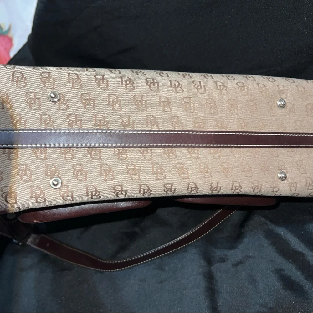 Dooney and Bourke brown leather trim crossbody signature bag - Picture 6 of 10